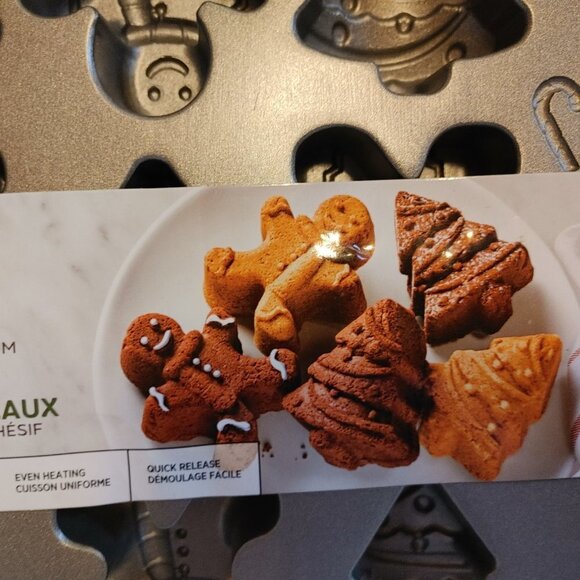 New PC Non-Stick Cast Aluminum Holiday Christmas 12 Festive 3D Mini Loaf Pan - Picture 4 of 5